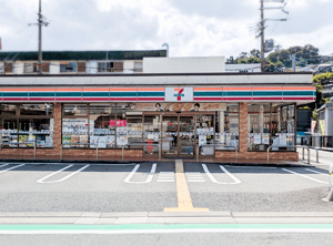 セブンイレブン川西鼓滝駅前店