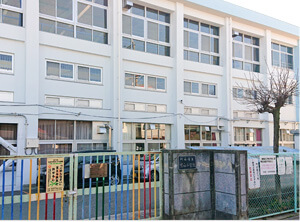 川西市立川西小学校（徒歩6分）