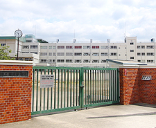 緑台中学校（徒歩18分）